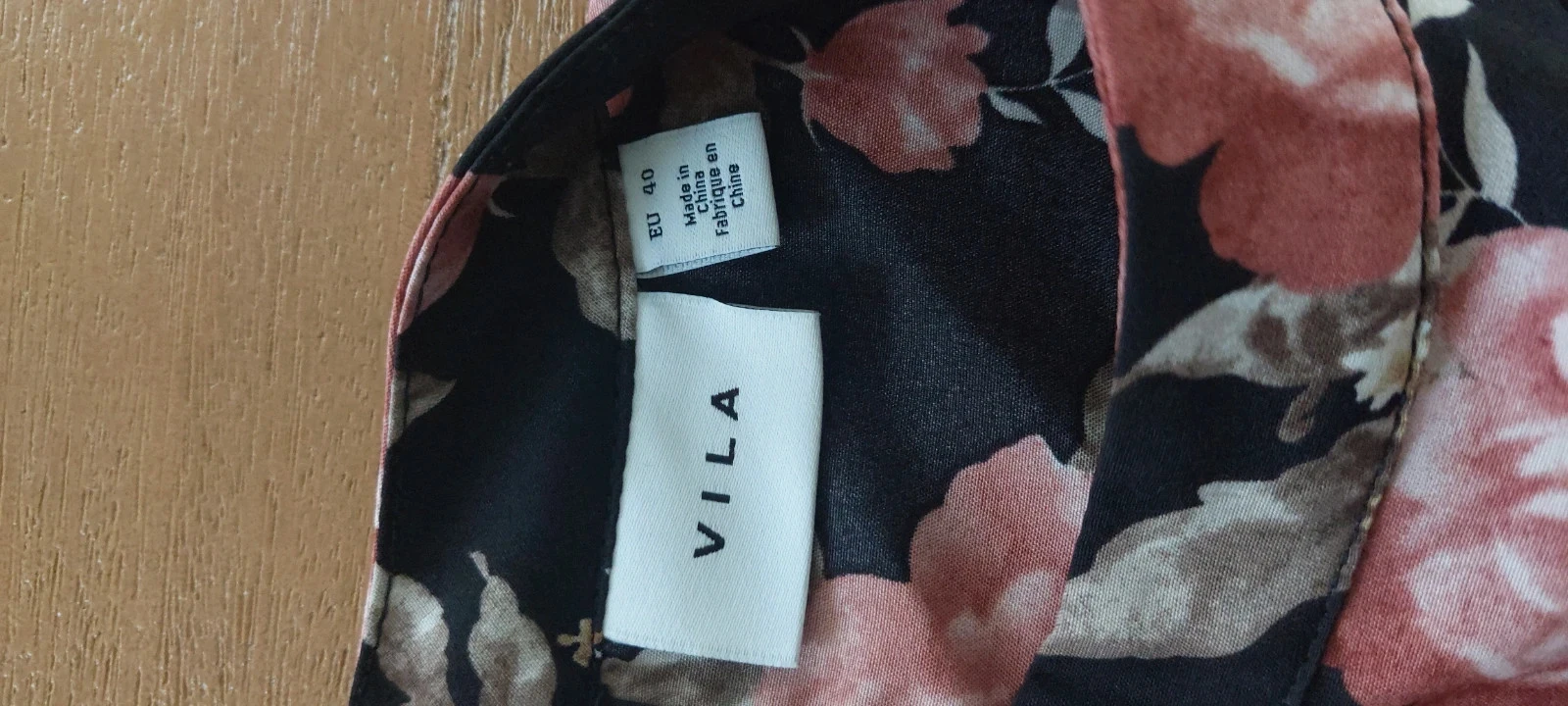 Robe longue fluide à fleurs VILA - Taille 40 (L) - Imprimé floral noir et rose – photo 6
